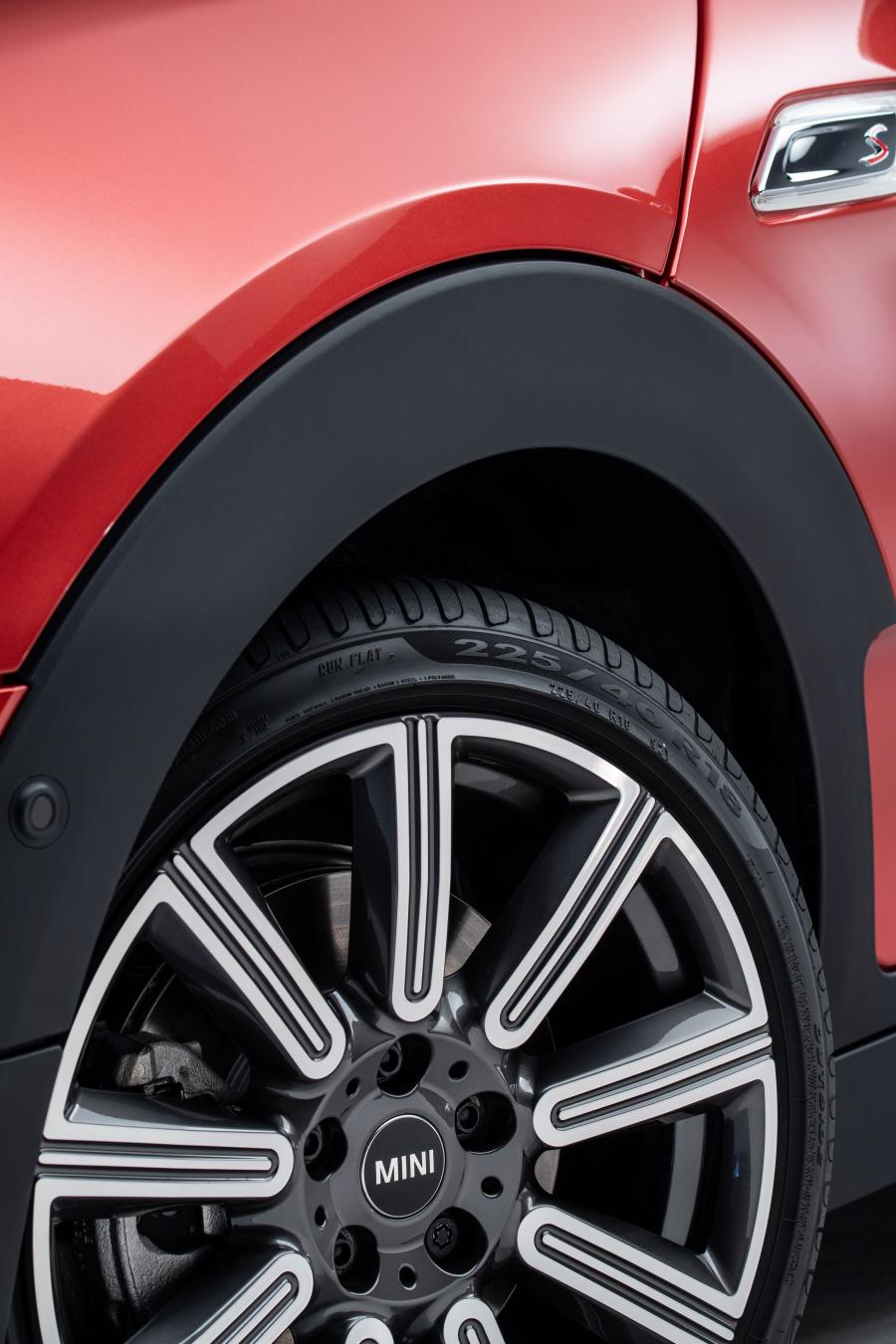 Колеса Mini Cooper S Clubman (F54) 2019 года  (WW) (фото 40 из 150)
